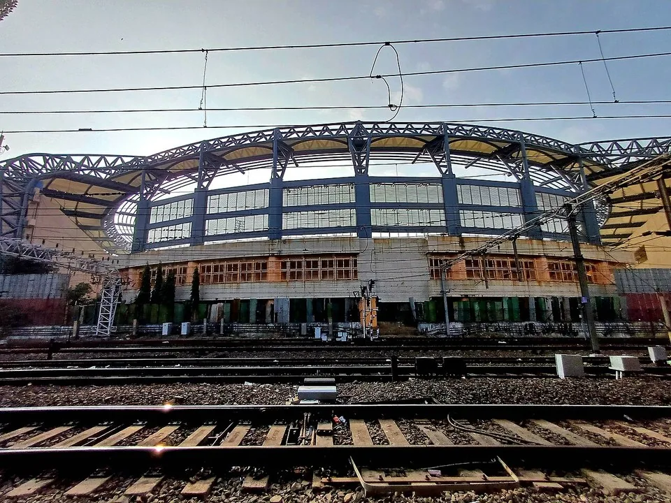 Wankhede Stadium in Mumbai seen from Marine Lines station